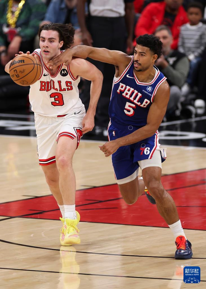 包含费城76人迎NBA常规赛关键赛，今晚内部沟通，管理层满意，年轻球员得到机会的词条